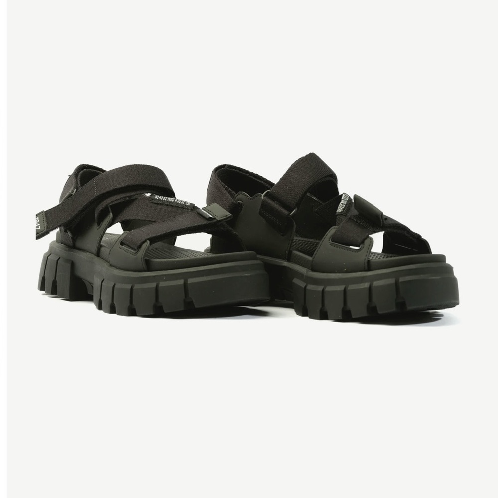 Chunky Sandals Palladium NWOT sz 6 black